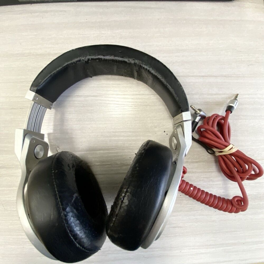 Monster Beats by Dr. Dre Pro Over the Ear Wired Silver Headphones & Case Working